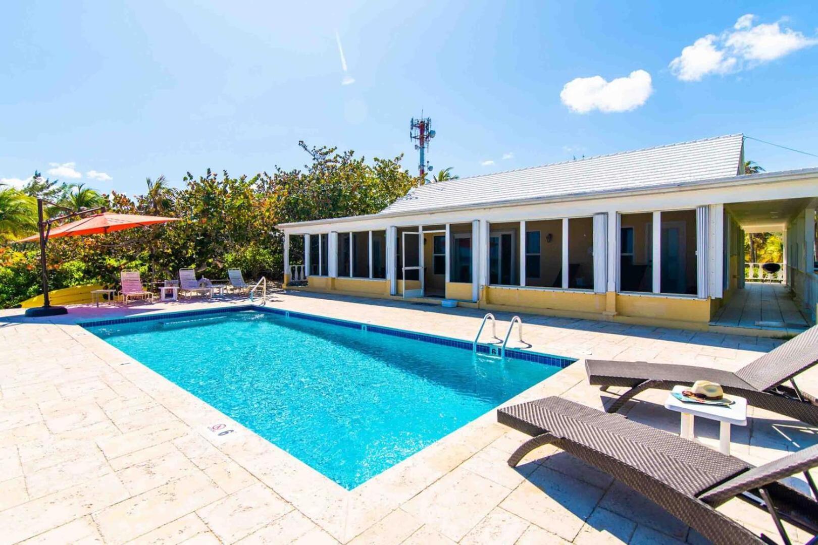 Thatch Hill - Renovated Beach House With Pool, Short Walk To The Rum Point Club Driftwood Village Esterno foto