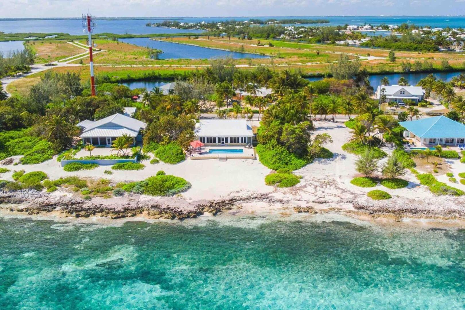 Thatch Hill - Renovated Beach House With Pool, Short Walk To The Rum Point Club Driftwood Village Esterno foto