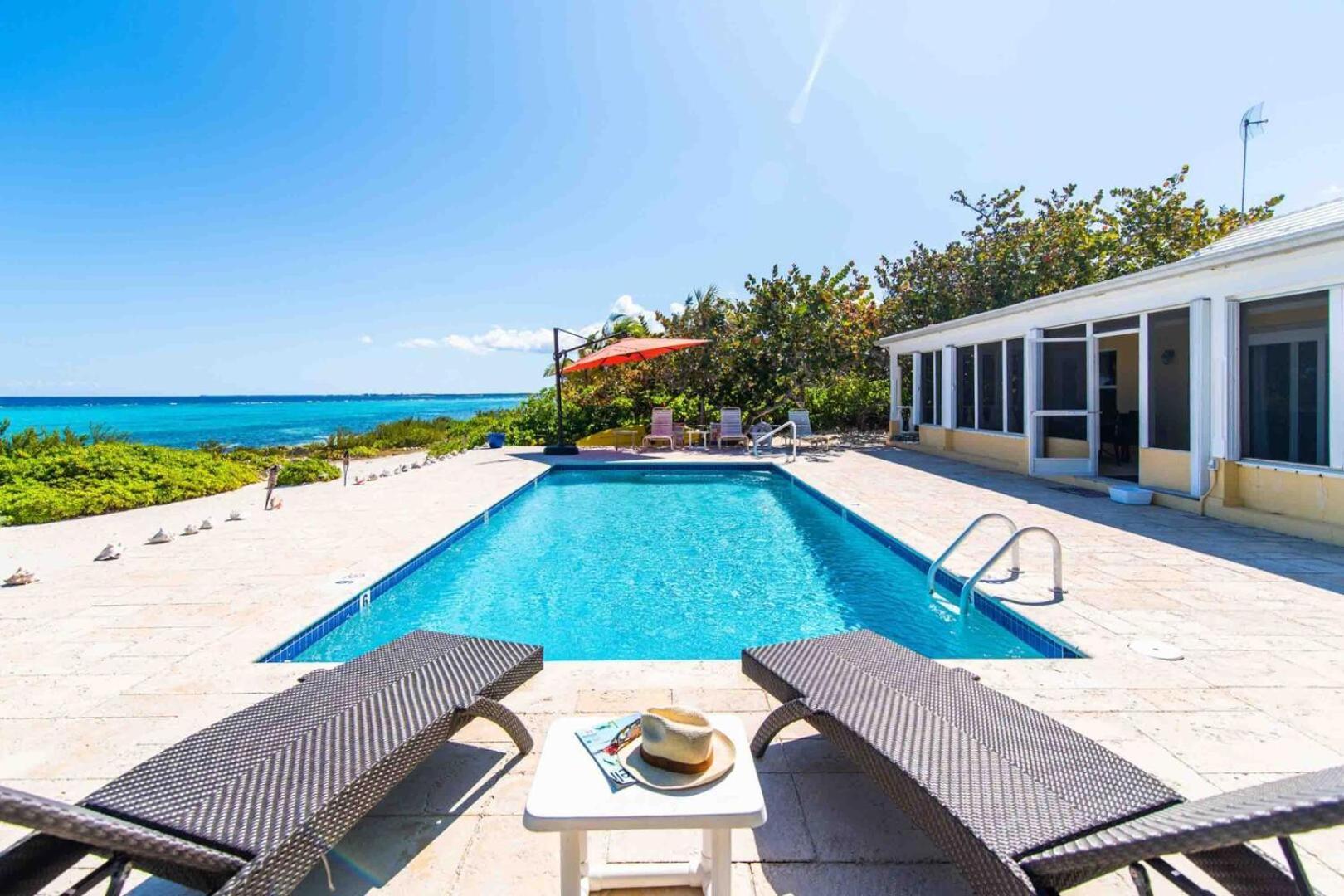 Thatch Hill - Renovated Beach House With Pool, Short Walk To The Rum Point Club Driftwood Village Esterno foto